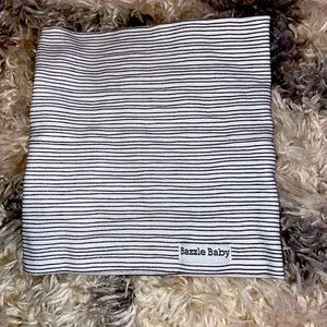 Bazzle baby bandobib